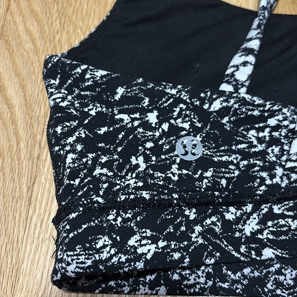 Lululemon Energy Bra Iced Wave White Black / Ice Breaker White Black - Picture 2 of 8